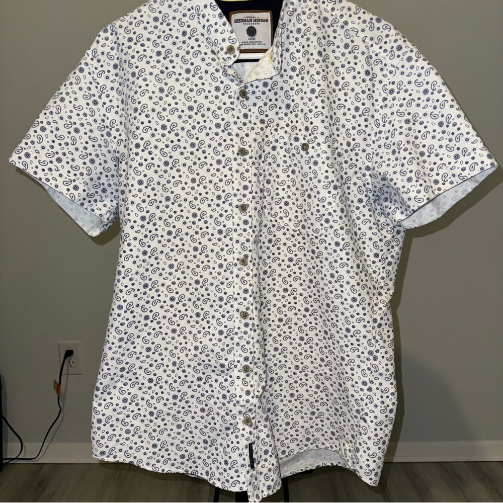 Sherman Morgan Men’s White and Blue Paisley Button Up Shirt Size Large